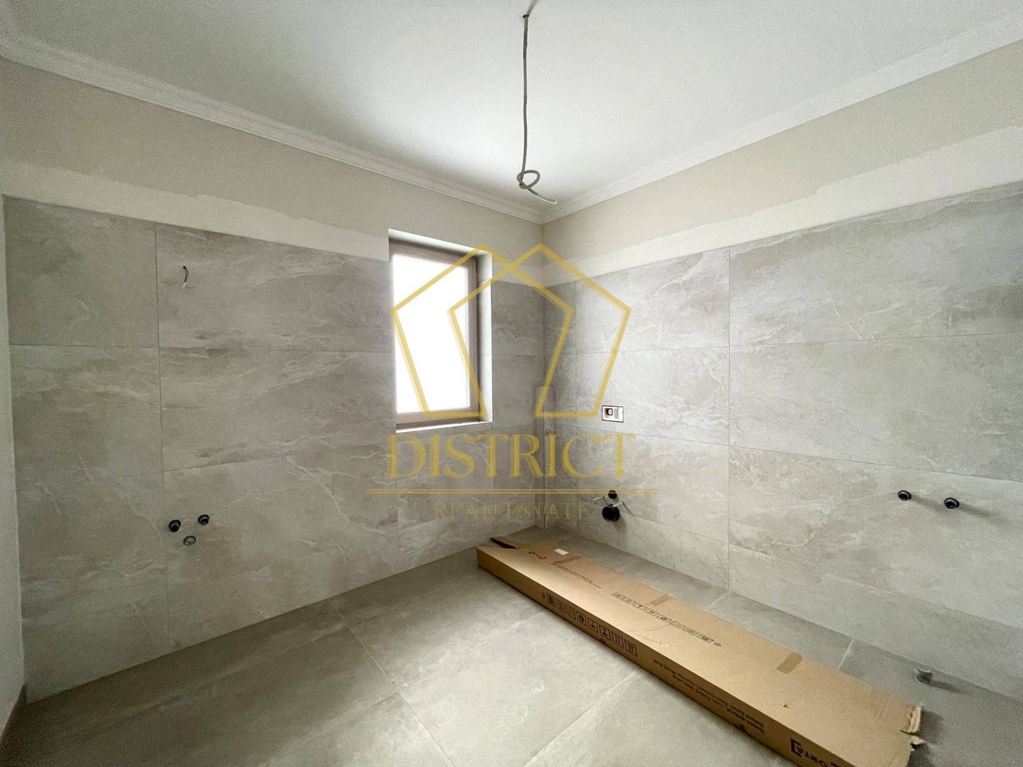 Casa despărțită prin garaj cu 5 camere | Giroc - Poză 12