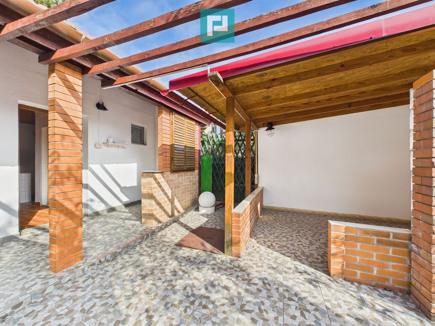 Casă cu o cameră, teren 350 mp în Subcetate - Poză 4