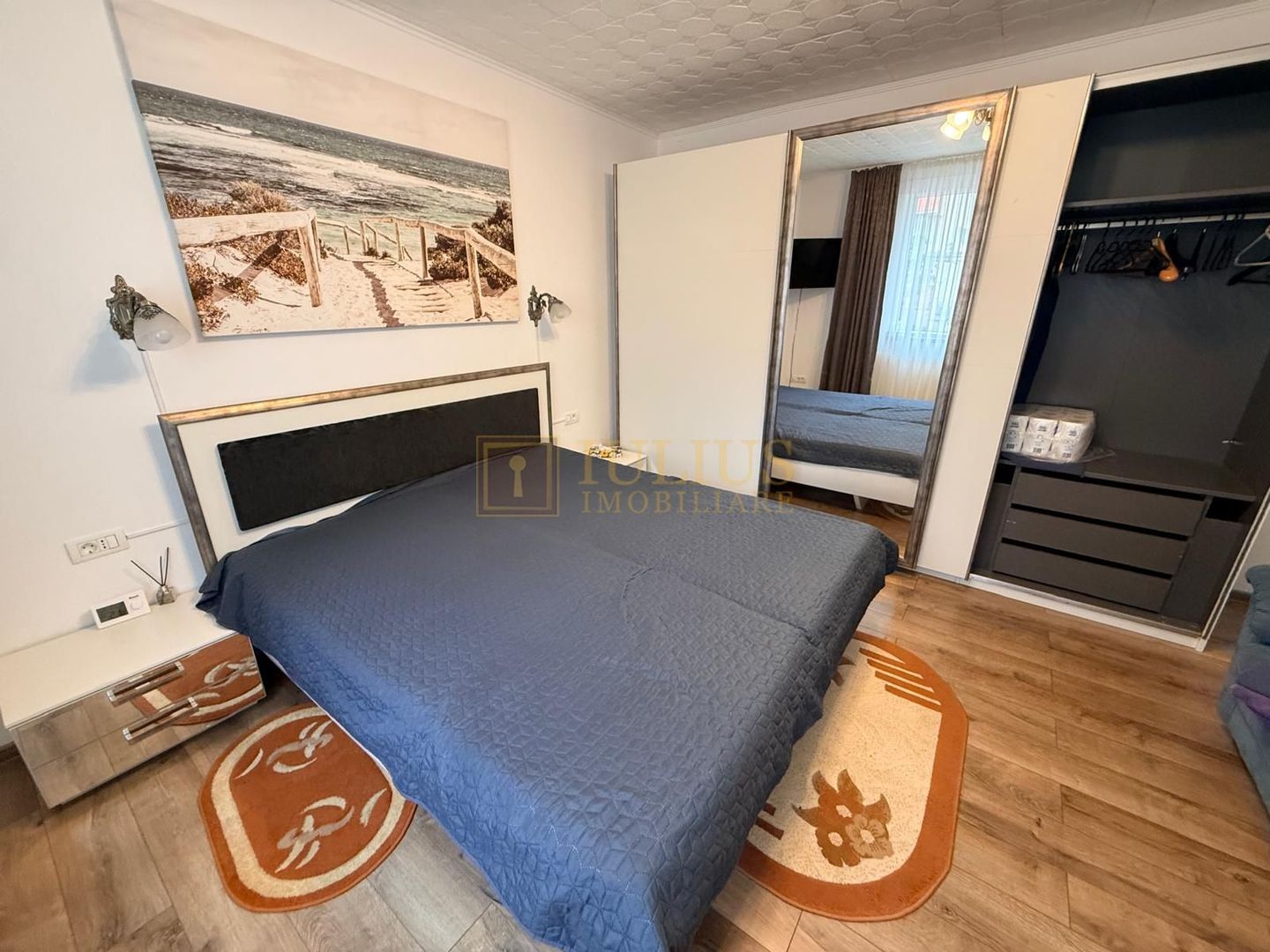 2 camere| curte comuna cu 3 apartamente| centrala proprie| zona aradului| - Poză 1