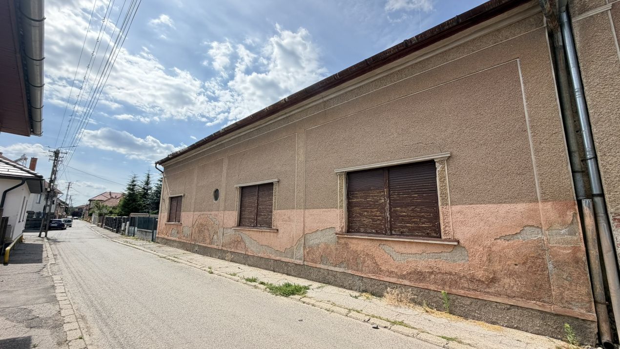 Casă de renovat cu teren 557 mp, central Str. Gh. Barițiu - Carei - Poză 3