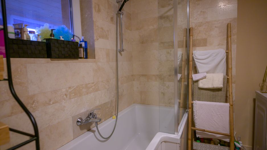 Vila superba | Teren 2300mp | Dealul cu tei | Aninoasa | Doicesti - Poză 16