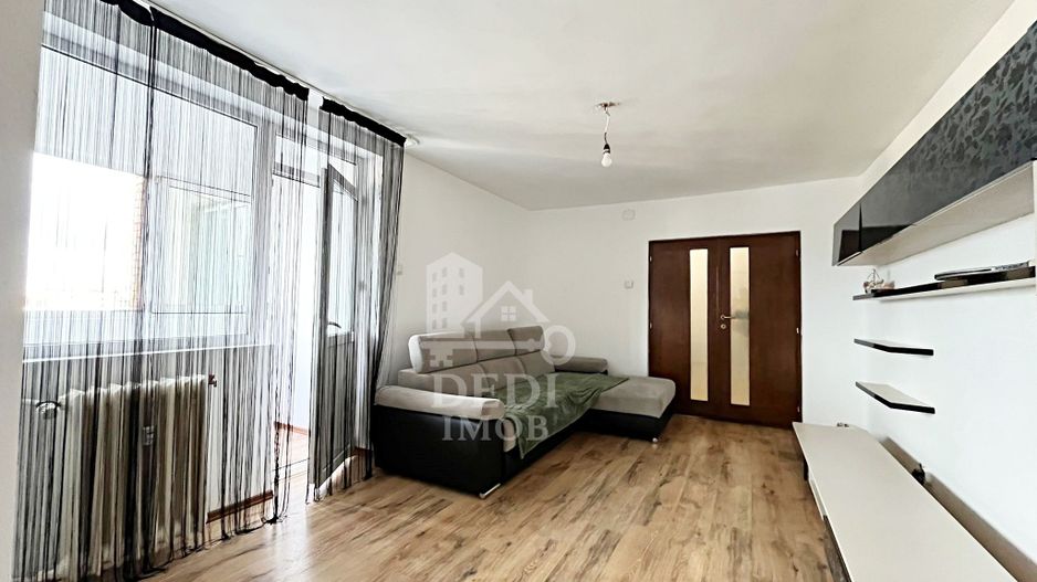 Apartament cu 3 camere de inchiriat Blv. Decebal, Oradea - Poză 1