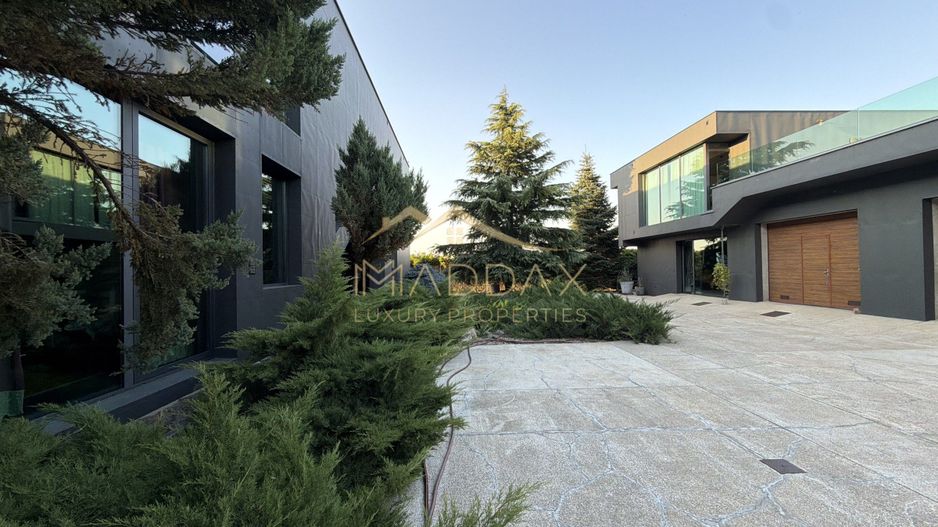Vila Exclusivista *2223mp teren* / Piscina proprie / 5 garaje / Otopeni - Poză 3