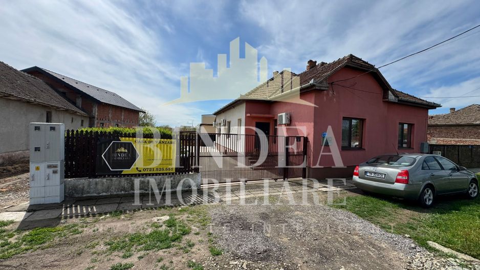 Casa pe principala in Giarmata  737mp teren - Poză 1