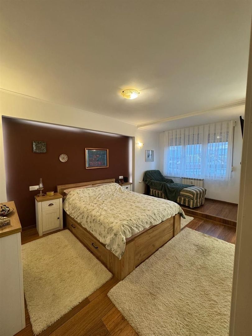 Apartament 3 camere zona Nufarul - Poză 1