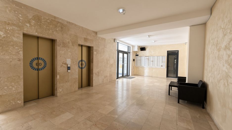3 camere  langa plaja cu parcare | terasa si vedere la mare - Poză 9