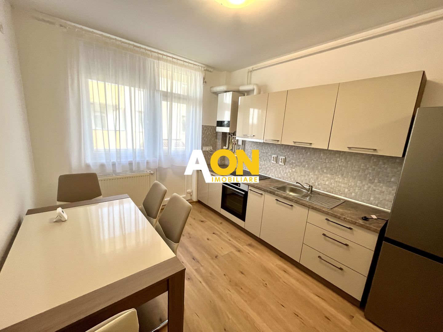 Apartament cu 2 Camere, Zona Centru - Poză 1