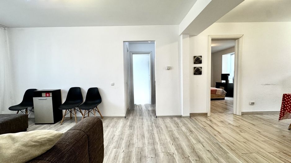 Apartament 4 camere, spațios, in zona Centralǎ- Piața Mǎrǎști - Poză 2