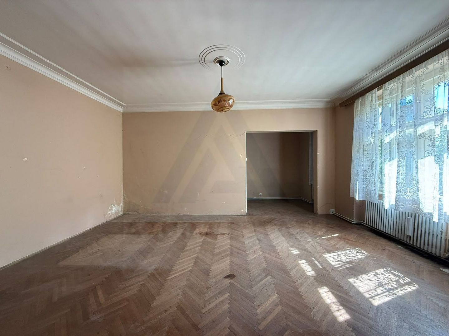 Apartament la casa 4 camere 4 bai 219.5 mp utili si garaj zona Central - Poză 2