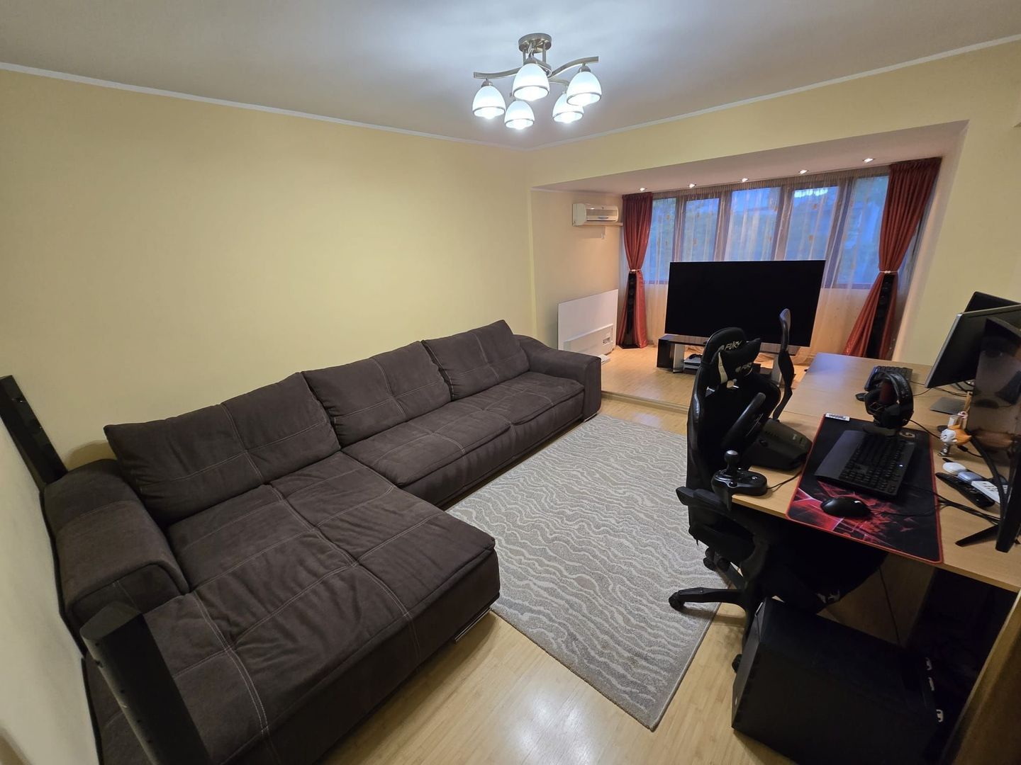 Apartament 3 camere, decomandat,  Micro 13B - Poză 1