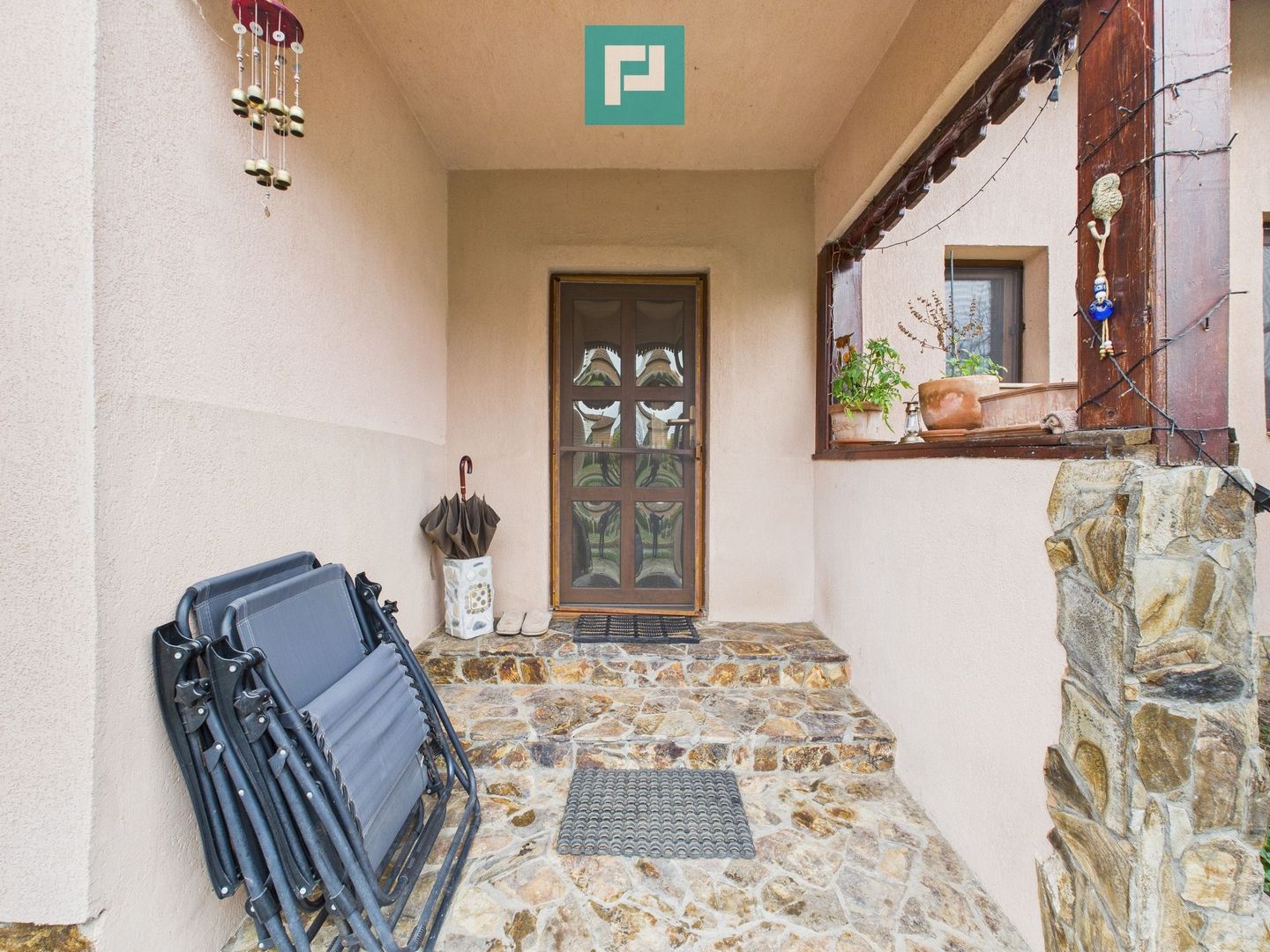 Casă renovată în localitatea Comănești, Arad - Poză 20