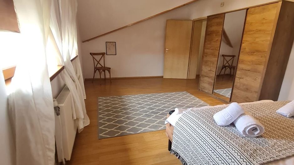 Vila spațioasă și recent renovată în Ghiroda! - Poză 31