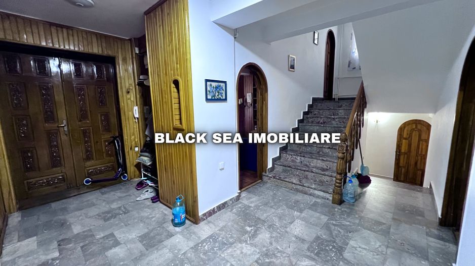 Vila 7 camere D+P+1+M - Gaze - 2 Garaje - 50m de plaja - Ocazie Unică - Poză 11