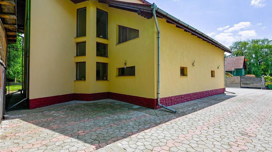 Vila cu 1.500 mp teren, gradina amenajata, linistita zonare,  Halchiu, Brasov - Poză 33