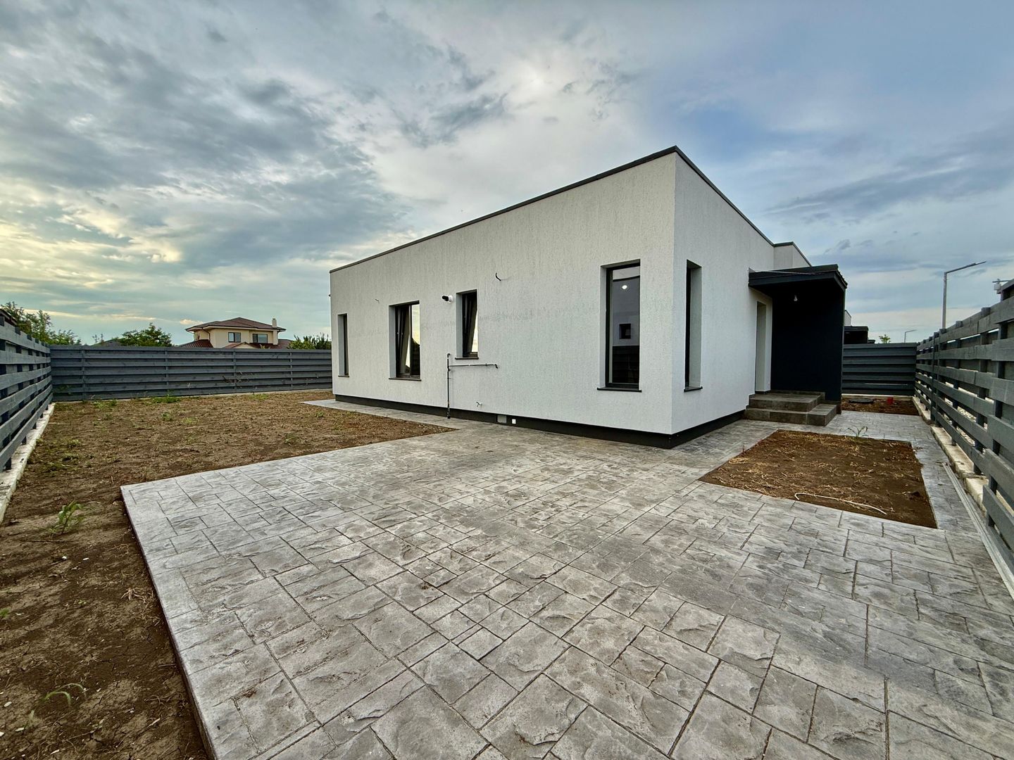 Eleganță, confort și liniște – Casă nouă în Balotești - Poză 13
