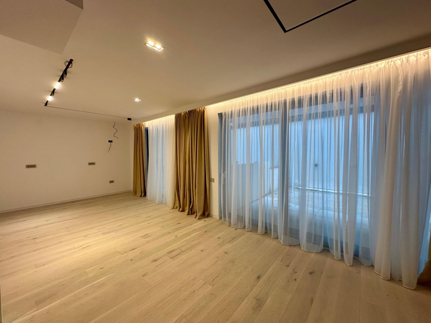 Apartament cu 3 camere tip duplex, zona Aviatorilor -  Charles de Gaulle - Poză 3