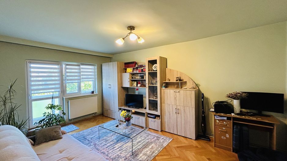Apartament decomandat, cu 3 camere, 2 bai, 2 balcoane - Zona Strand - Poză 6