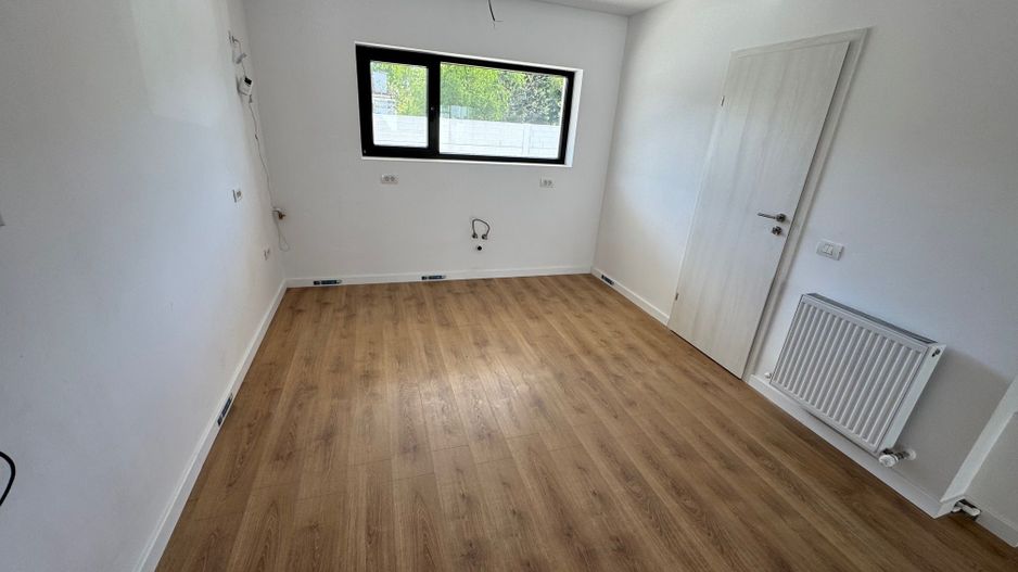 Vile 4 camere Tunari, Zona f buna, asfalt - Poză 8