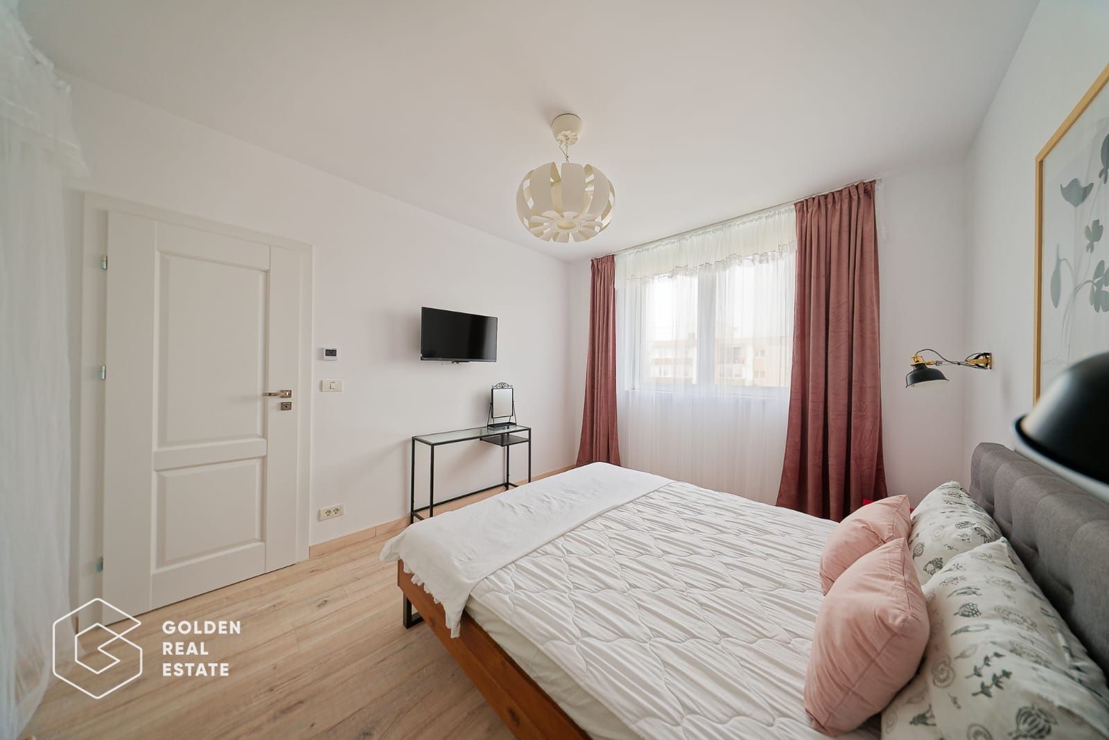 Apartament de revista, prima inchiriere, zona Micalaca 300 - Poză 1