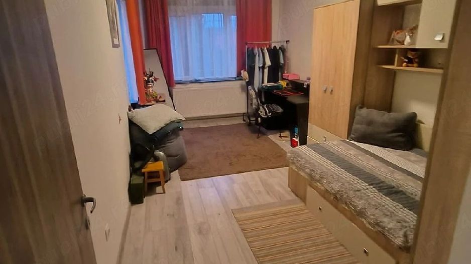 BRASADAS vinde apartament CENTRAL cu 4 camere la etajul 2. - Poză 2