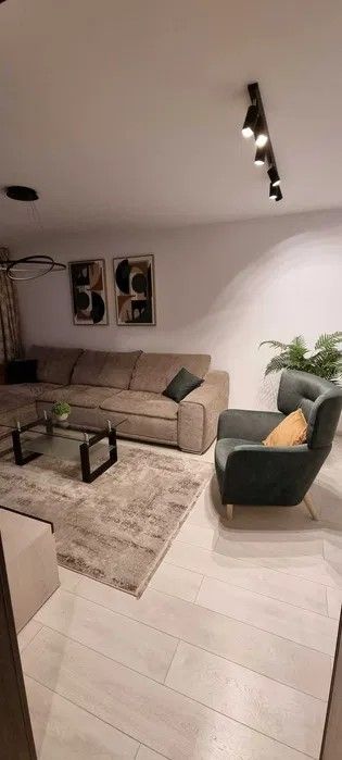 Apartament 2 camere, Complex Urban- Coresi Mall , 169000Euro - Poză 1