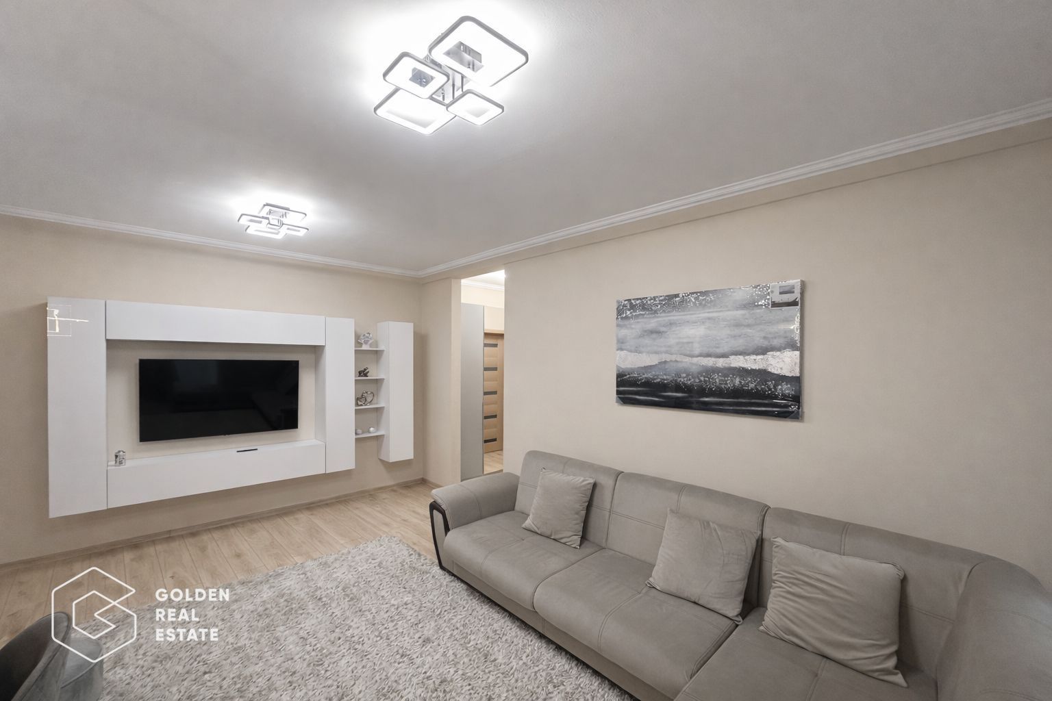 Apartament superb, BERMO, 2 camere, etaj 1, totul nou, centrala proprie, balcon - Poză 5