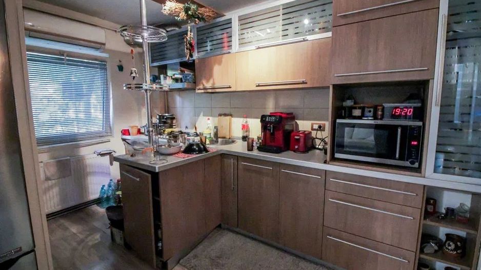 Apartament spațios cu 4 camere în zona 9 Mai –  mobilat și utilat - Poză 3