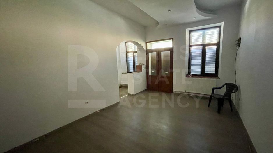 De vânzare – Clădire impresionantă, 11 camere, 9 dormitoare, Păcurari - Poză 20