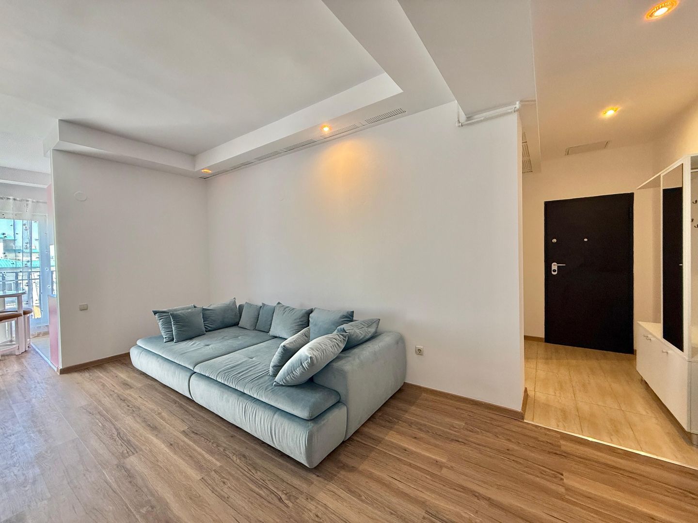 COSMOPOLIS - Apartament cu 3 camere, mobilat si utilat + 2 parcari - Poză 2
