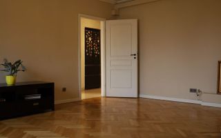 Apartament 3 camere 94 mp, Ultracentral, centrala proprie, bloc fără risc - Poză 3