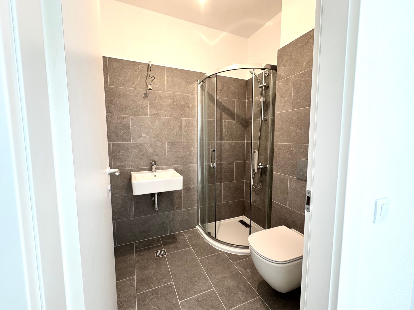 3 camere. Bucătărie Open-Space - Verdere curte interioară - Poză 6