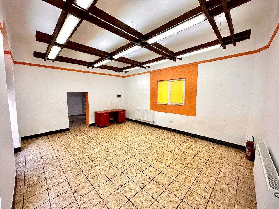 Oportunitate comerciala! Spatiu comercial situat in inima orasului,85mp-3 camere - Poză 1