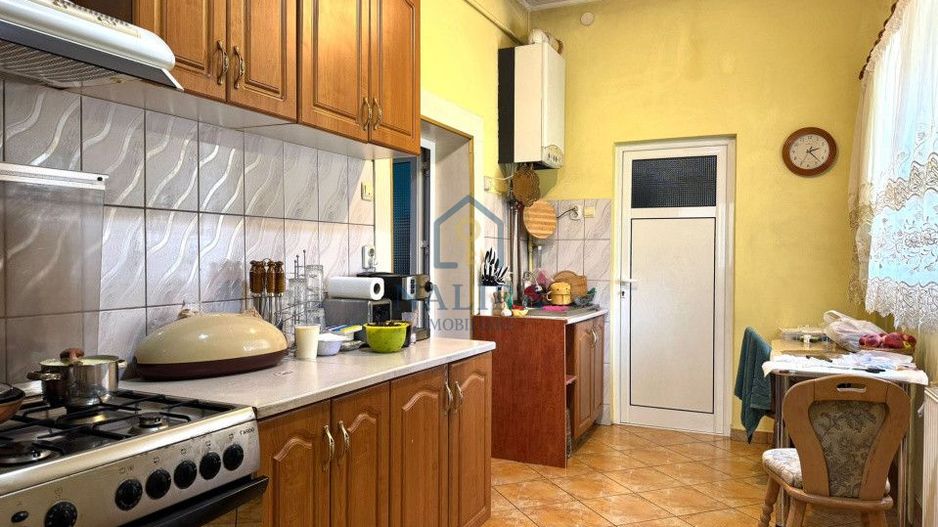 Casa de vanzare zona centrala Victoriei - Poză 4