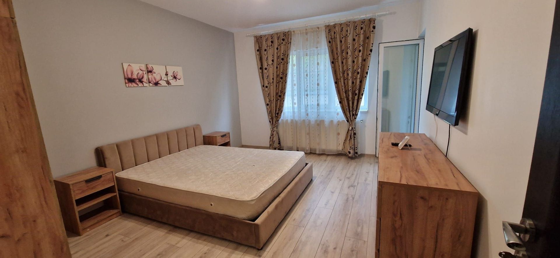 Apartament 1 camera Dec 42 mp. + curte Bucium Family Market 320 euro - Poză 1