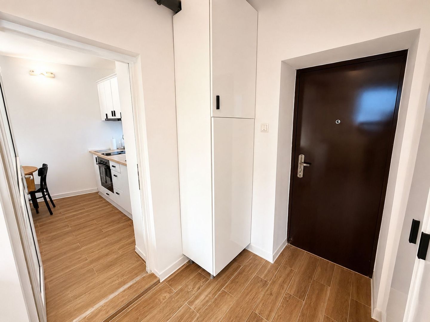 Garsonieră renovată Vilă interbelică 1932 Piața Romană | 28 mp Demisol - Poză 9