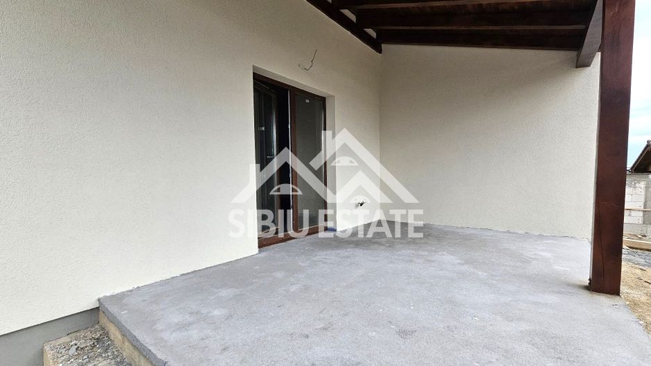 Casa 4 camere, 2 bai, curte si terasa Sibiu Calea Cisnadiei - Poză 2
