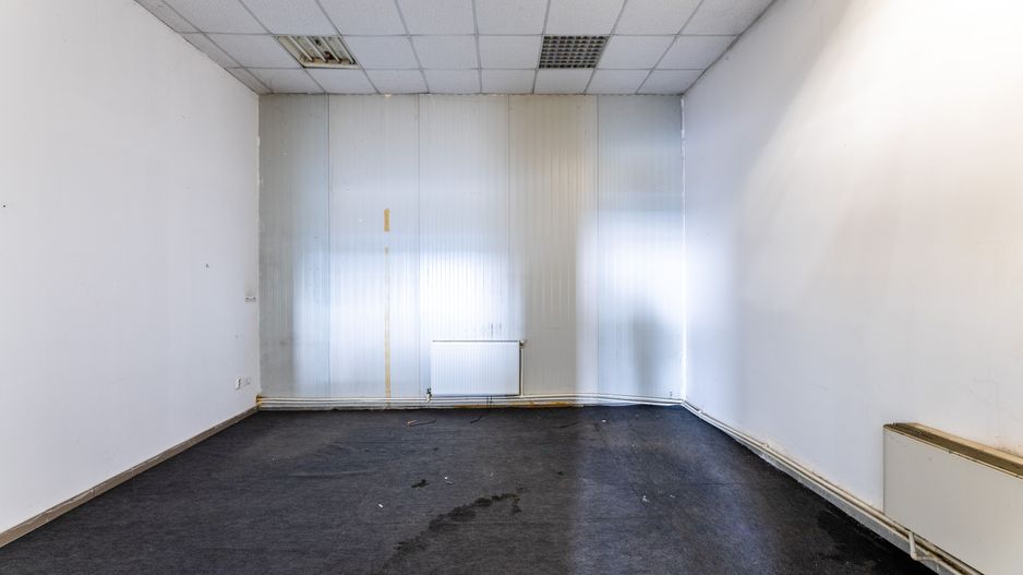 Hală suprafața de 216mp în Arad - Poză 4