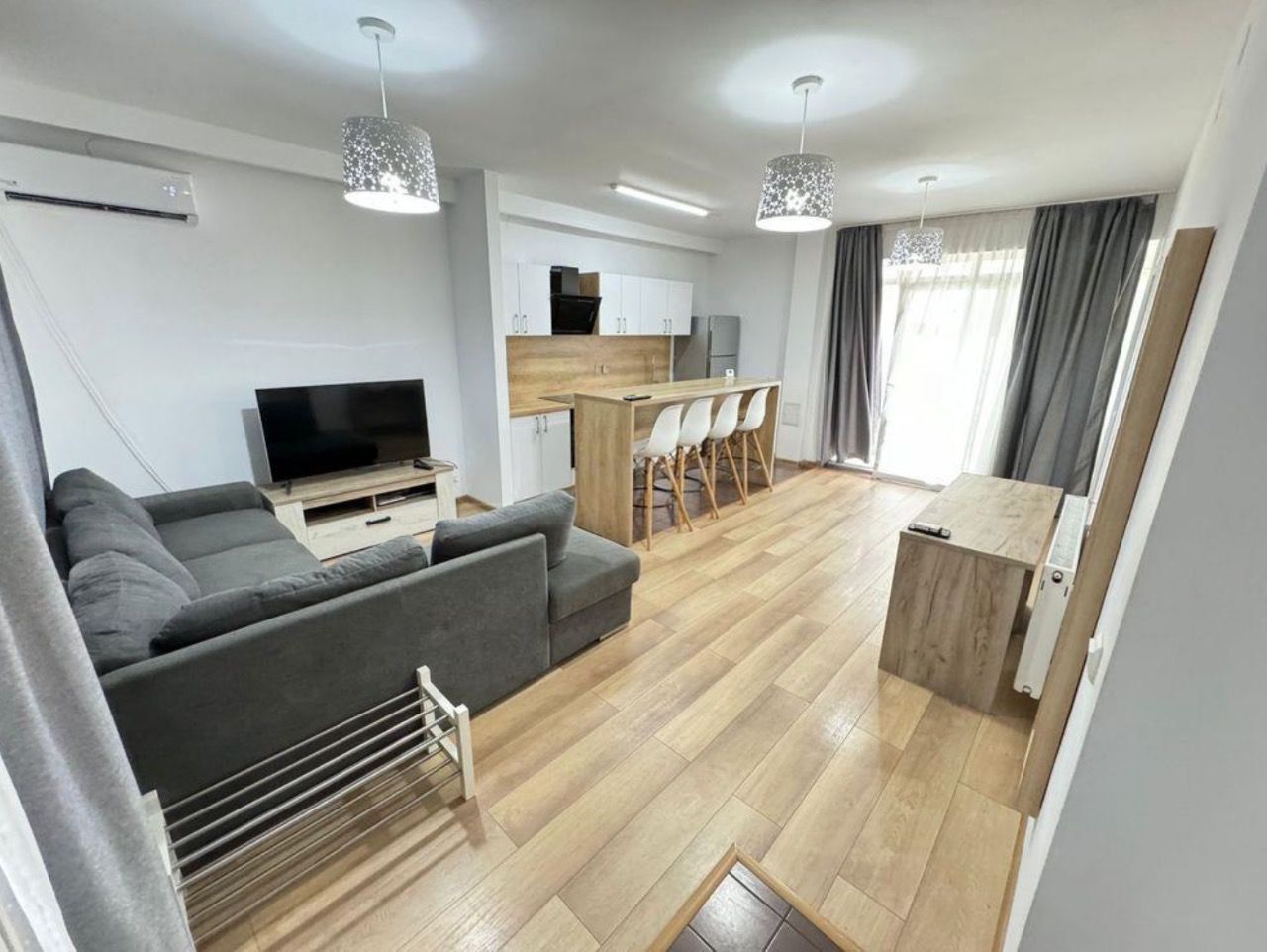 Casă / Vilă în Tunari - Poză 2