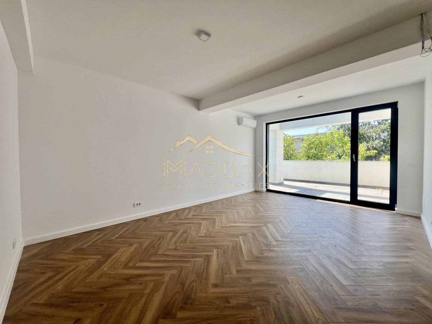 Vilă **6 camere  **451mp // Zona Iancu Nicolae - Poză 108