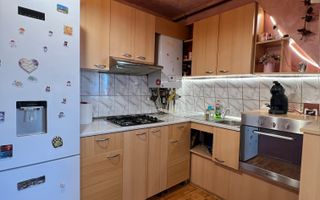 De vanzare- Apartament 3 camere str Luptei - Poză 2
