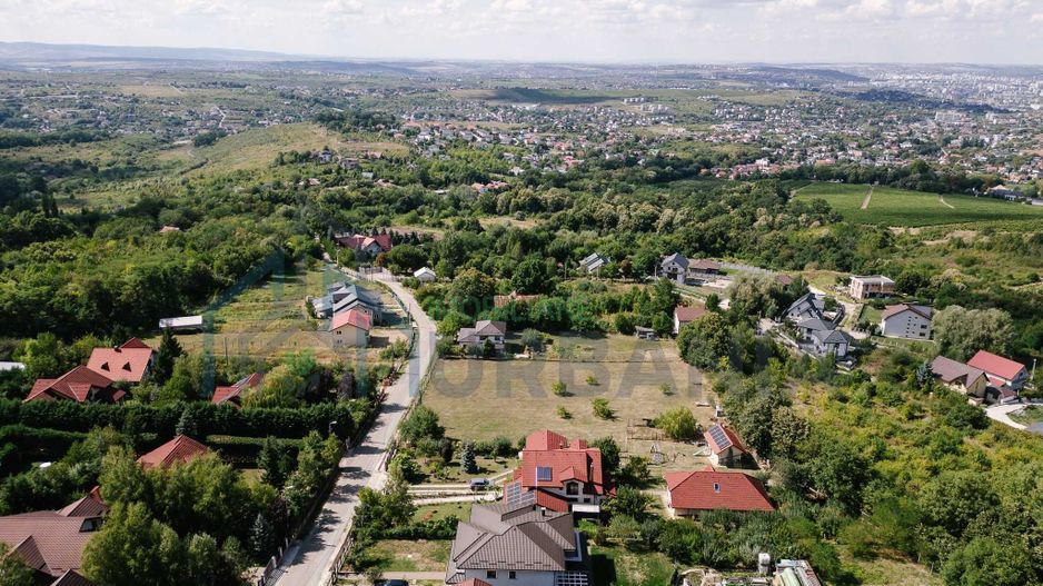 Proprietate generoasă în Bucium, Iași – casă de 300 mp cu teren și construcții secundare - Poză 6