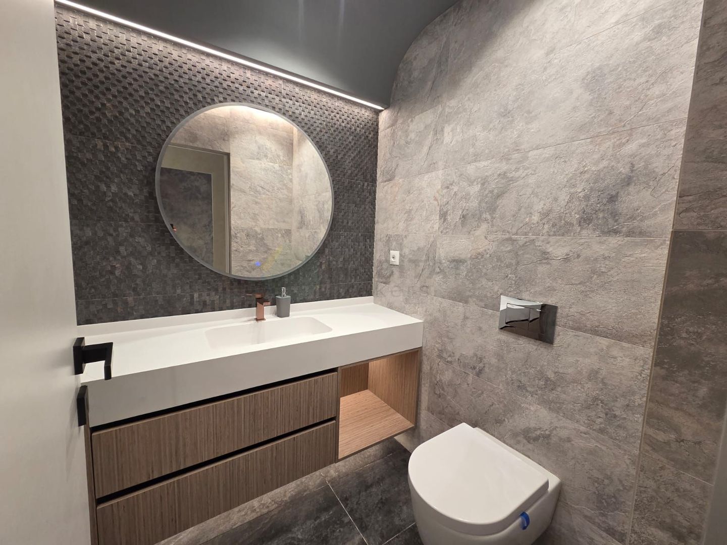 Apartament spectaculos cu grădină privată de 152 mp – disponibil spre închiriere - Poză 26