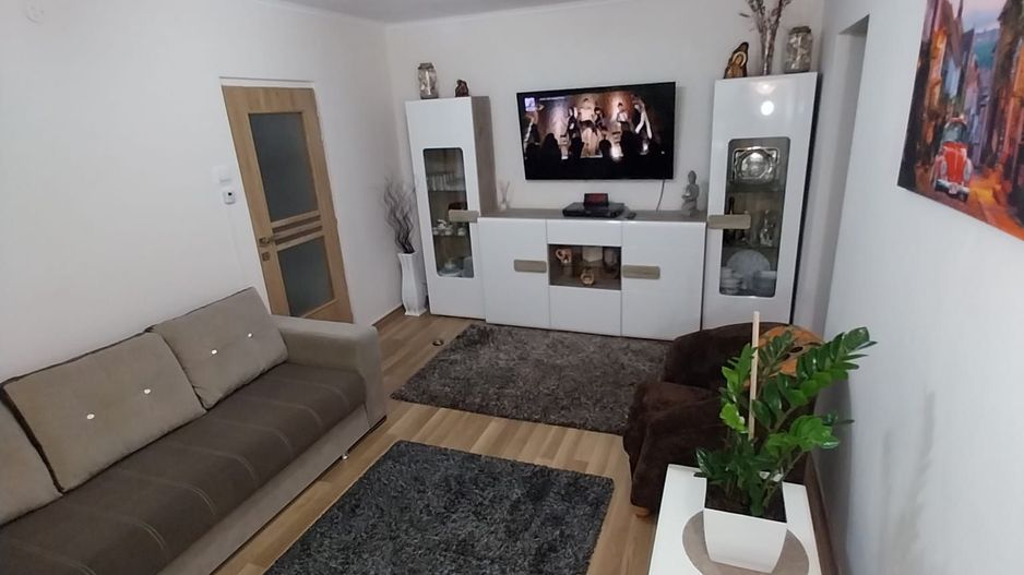 Ag EUROPA vinde ap 2 cam 59mp RENOVAT etajul 1 CAREIULUI zona LIDL. - Poză 1