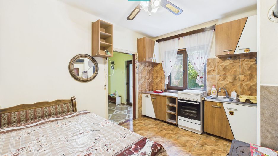 Casă de cărămidă in Grădiște - Poză 12