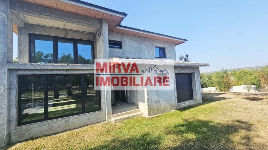 🏡 Vilă luminoasă, 4 camere, cu teren generos – Com. Plopu - Poză 12