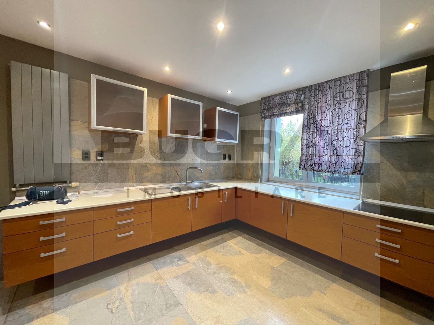 Duplex de 320mp, modern, 120mp, sauna, zona strazii Zaharia Stancu - Poză 3