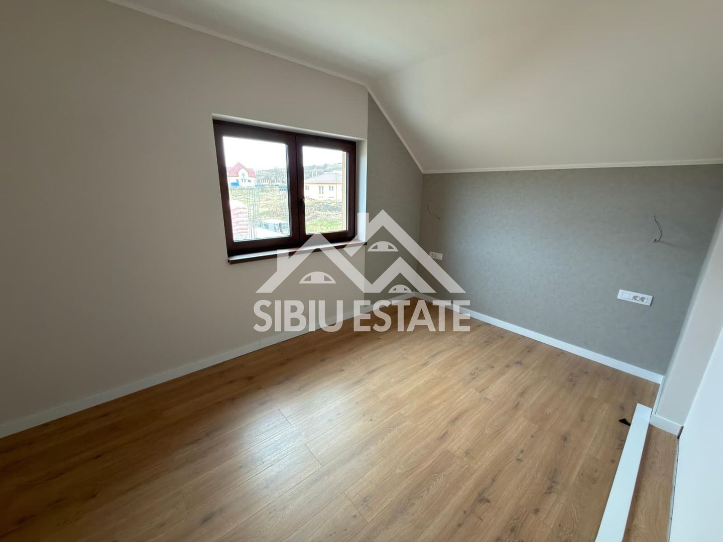 Casa Duplex finisata la cheie,Sura Mare, Sibiu - Poză 1