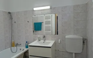 Apartament central, 2 camere, centrala gaz. 390 E/lună. Comision 0 - Poză 11