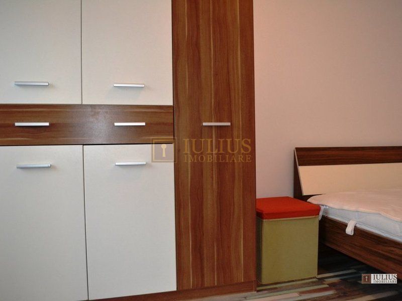 Dormitor inchis + sufragerie deschisa cu bucataria, amenajat si mobilat modern. - Poză 8