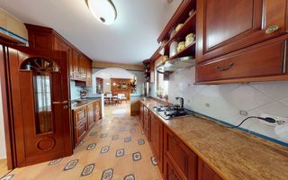 Casa individuala - 7 camere, 278 mp utili - Strand - Poză 9